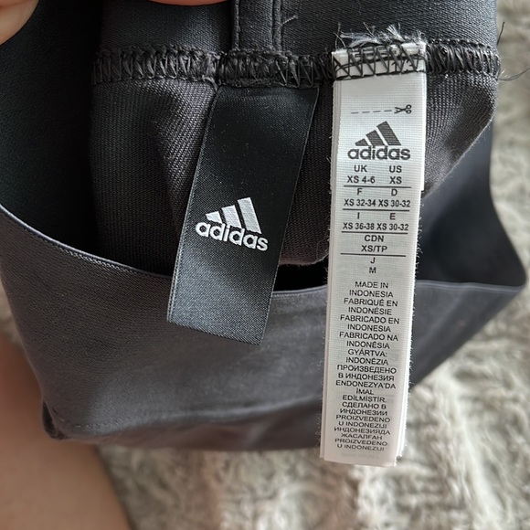 50% OFF NWOT ADIDAS LEGGINGS - Picture 3 of 3